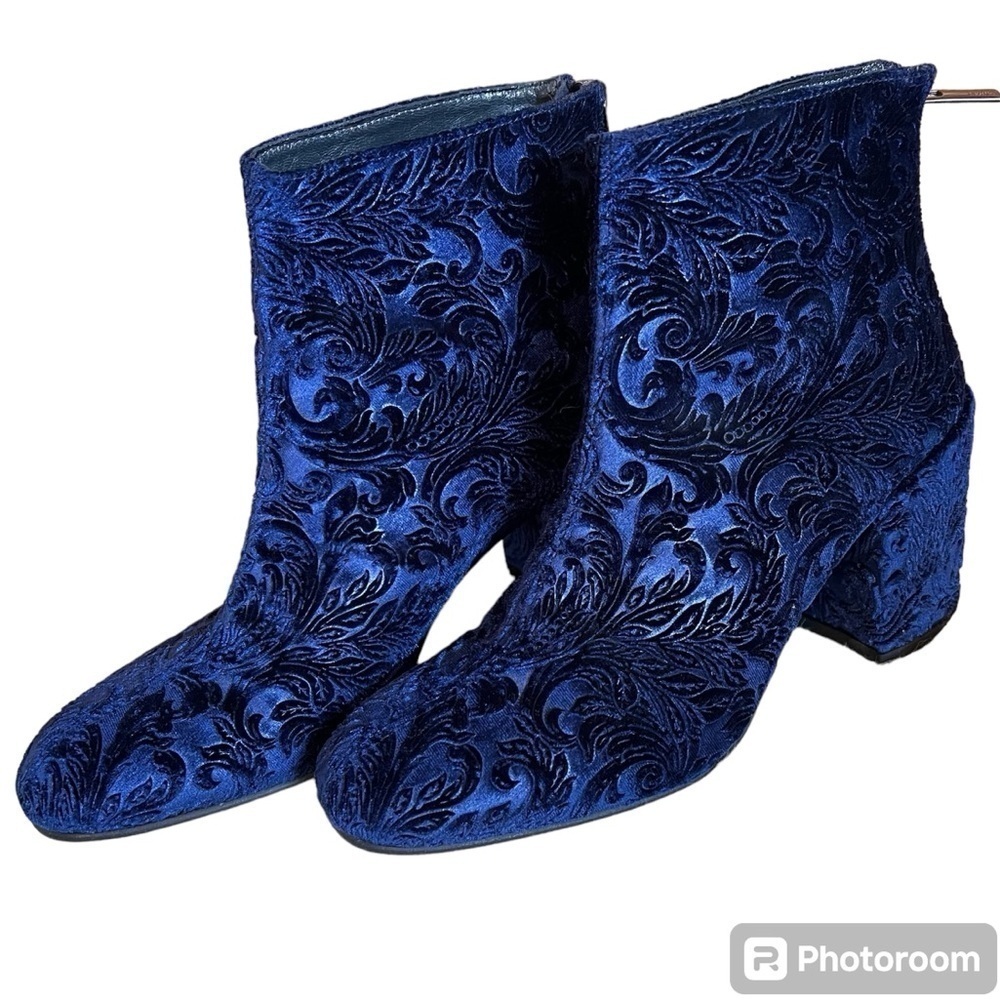 Stuart Weitzman Blue Velvet Bacari Heeled Booties Sz-7